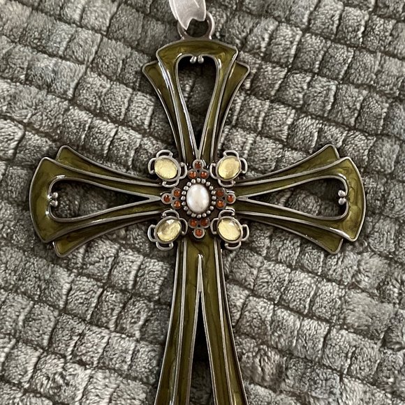 Metal cross ornament - Picture 1 of 5